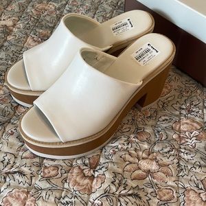 NIB Oasis Society Sandals- 5